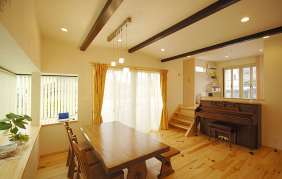 自然の温もりと明るさを感じるＬＤＫ　　築20年の戸建リノベーション