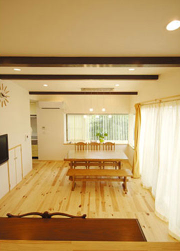 自然の温もりと明るさを感じるＬＤＫ　　築20年の戸建リノベーション
