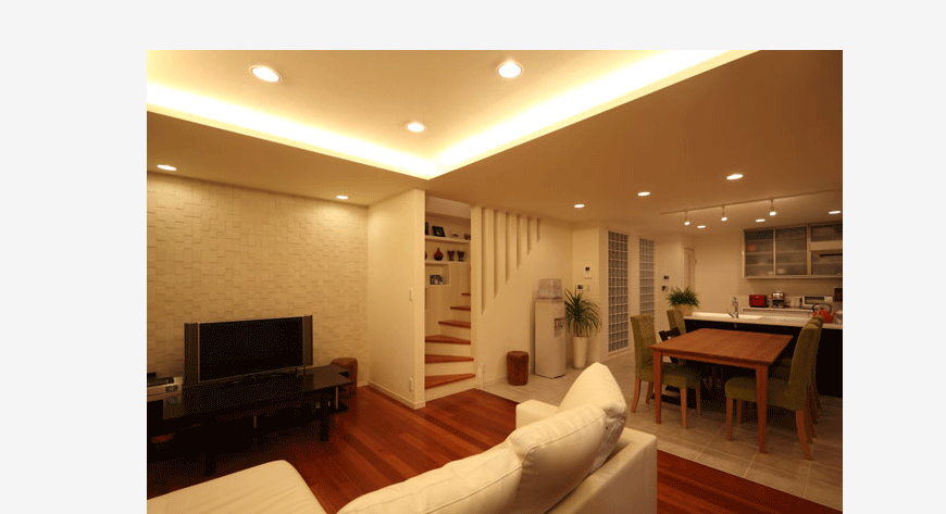 光と素材を活かした家　築28年の戸建てリノベーション