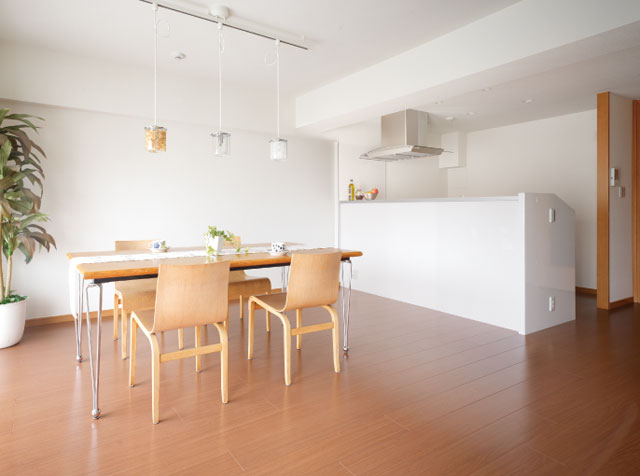 新築のように生まれ変わるダイニング