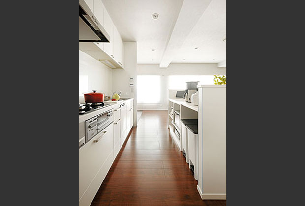 キッチンの壁を取り払い、明るい空間に生まれ変わりる