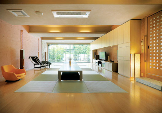 大型ガレージの形状をそのまま35畳大のワンルームに