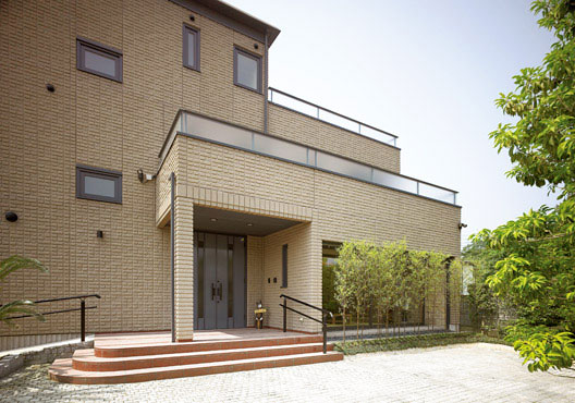 部屋の前に配した黒竹は、外からの目隠しとしての効果も