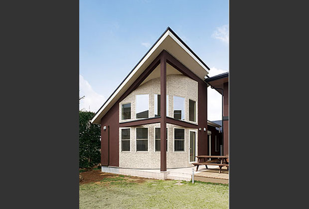 連続した開口部が美しく個性的な外観デザイン