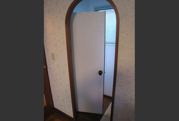 BEFORE：トイレドア1