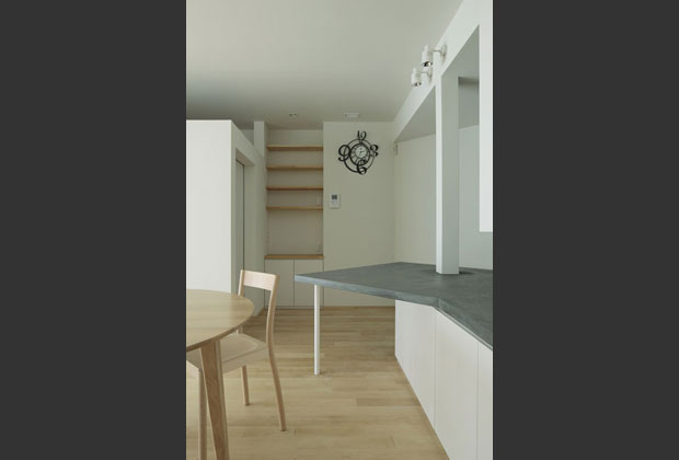 キッチンの形は、元々の建物の形を活かして。これもリフォームの醍醐味です。