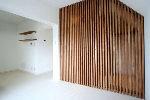 B室：格子が印象的な室内1