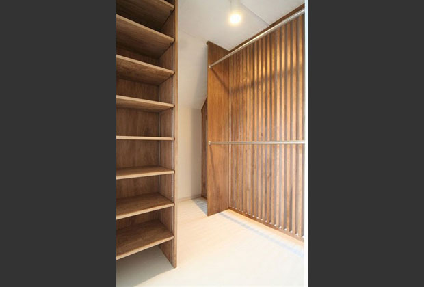 B室：格子の内側は大容量の収納スペース