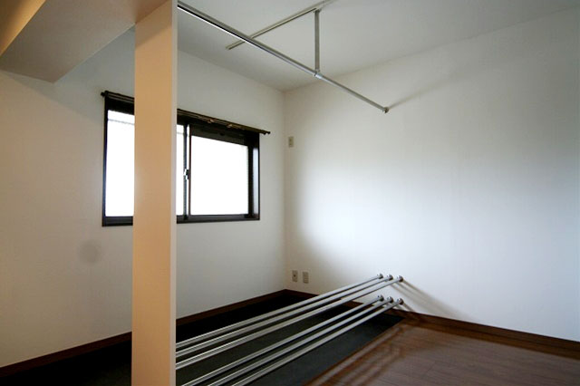 C室：シンプルな室内3