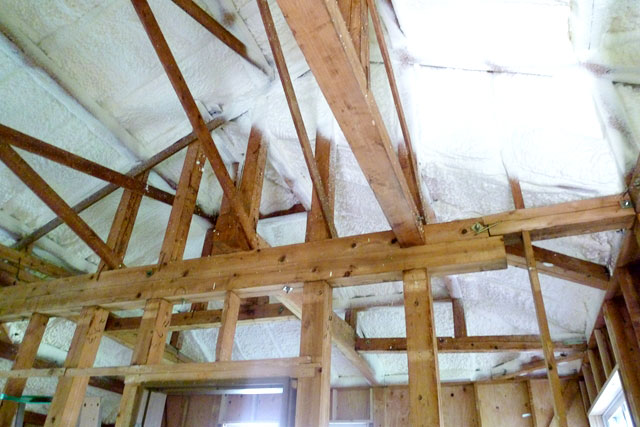 AFTER：硬質発砲ウレタンの吹付によって、断熱度を高めています