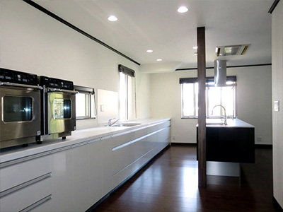 多用途対応の広々ＬＤＫ中心の家