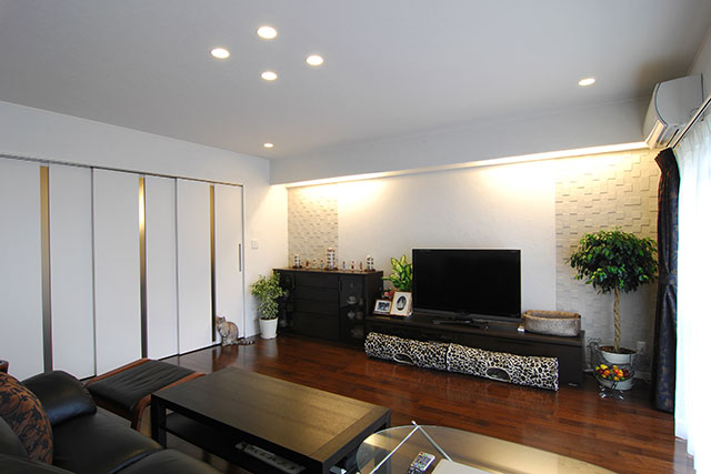 After　ダイニング：結露対策でエコカラット、珪藻土壁を採用。間接照明がきれいです。