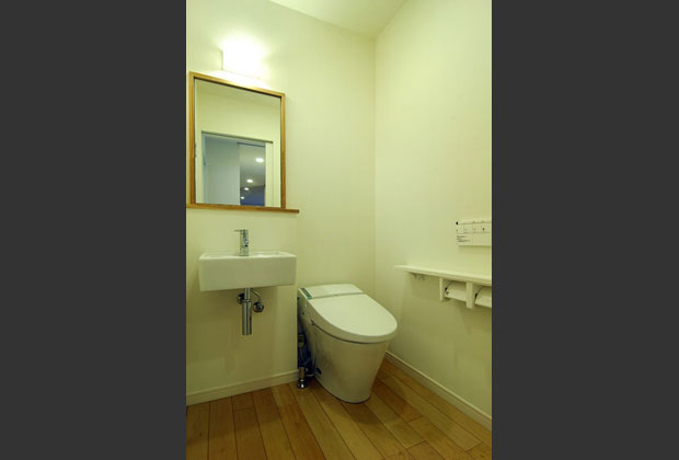 シンプルなトイレ