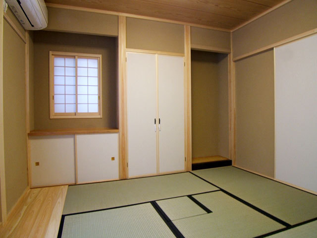 炉をきった和室