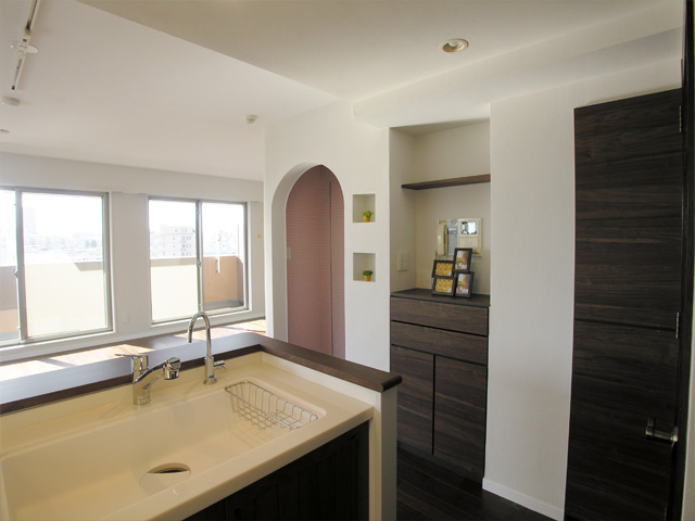 掲載事例：大好きなアンティーク扉のある家（株式会社イワブチ）