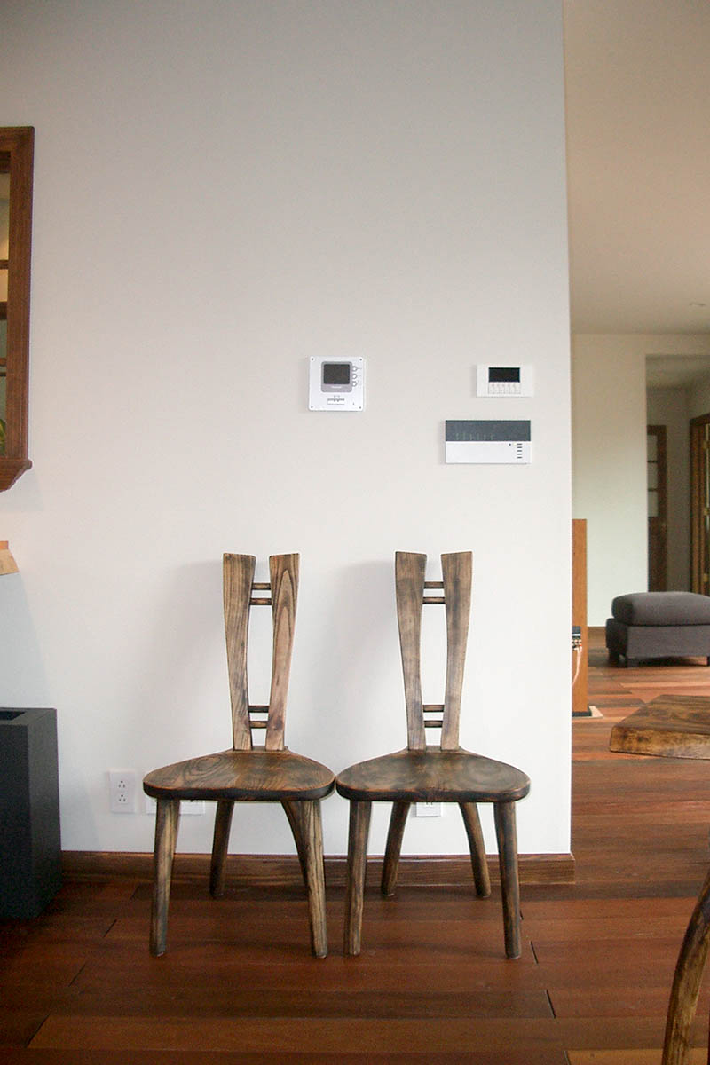 LDKのすべての照明は、ホームコントローラーで操作します。用途に応じてお部屋の表情を自由に変えられます。