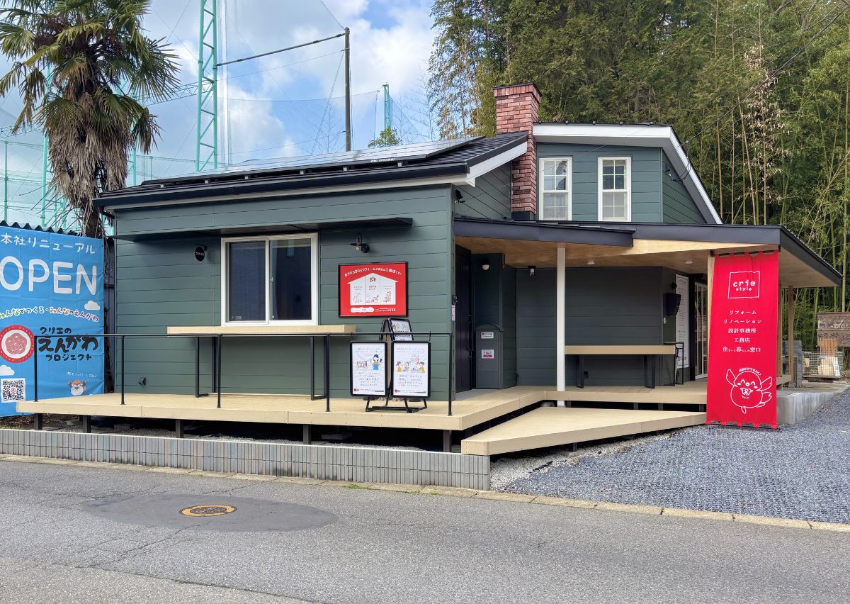 外観 AFTER｜断熱性があるグリーンの金属外壁を採用。広くなった人工木ウッドデッキでメンテナンス性も向上。