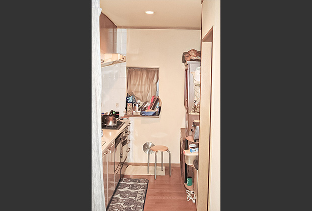 キッチンbefore：孤立したキッチンで家事動線も悪くなっていました。