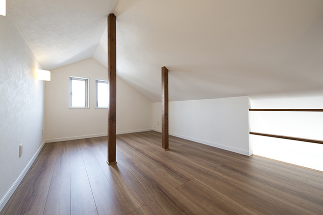 はしごを登っていくと子ども達が大喜び、7畳の大きなロフトが！大人は入れない秘密基地の完成です。