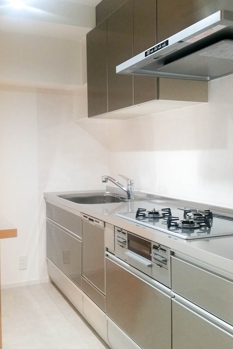 キッチンafter：ダイニング側にキッチンを約1畳分拡張し、270ｃｍのキッチンを設置できました。