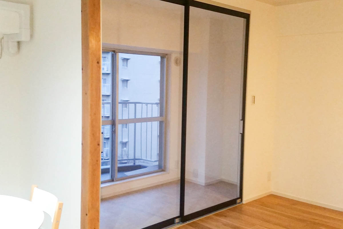 インナーテラスを設けて洗濯スペースに。マンションでも気兼ねなくお布団も干すことができます。