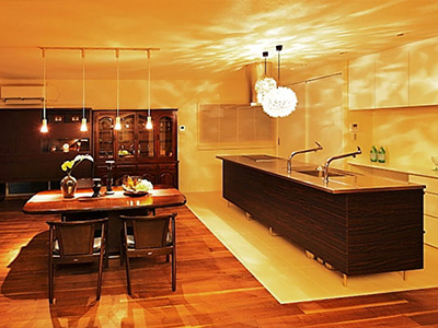 築20年のマンションをフルリフォーム～彩りゆく表情で魅せるリゾートハウス