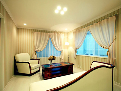 二世帯住宅フルリフォームで伝統の曲線美が印象的なフレンチリゾートハウスへ