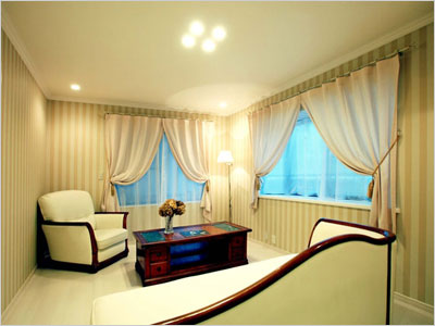 二世帯住宅フルリフォームで伝統の曲線美が印象的なフレンチリゾートハウスへ