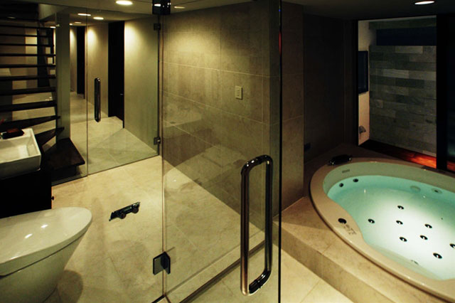 ジャグジーのある本格リゾートバスルーム