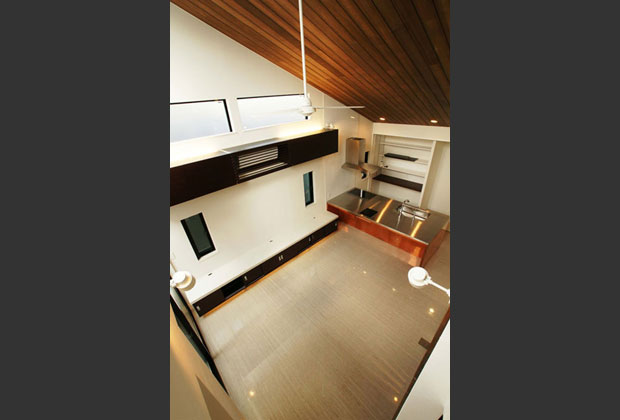 吹抜けの上からみたＬＤＫ