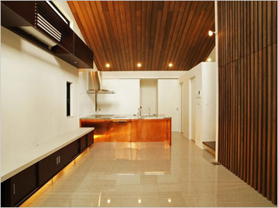 閉鎖的な延べ床24坪をリゾートバスのある家へ全面改装