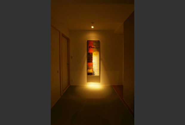 ライティングに映えるアート