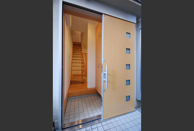 玄関もきれいに一新