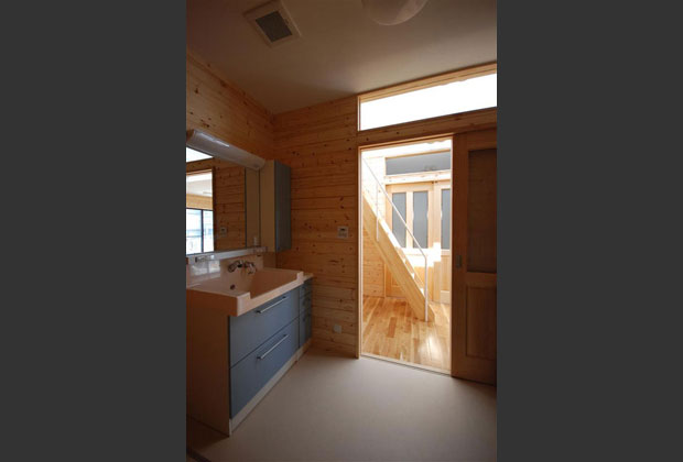 洗面から感じる自然光もまぶしいくらい