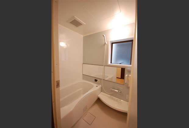 浴室 は、白系で明るくなりました