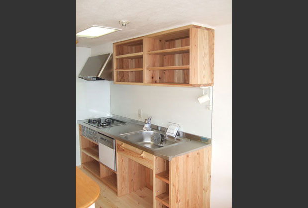 杉のキッチン、レンジボードを製作