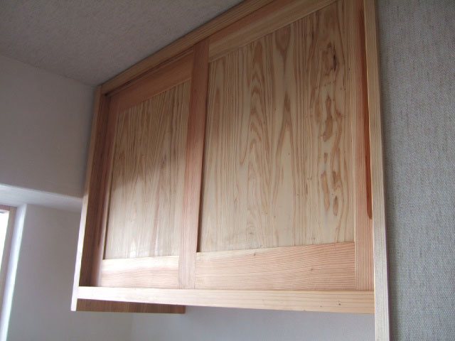 無垢の木の玄関収納棚