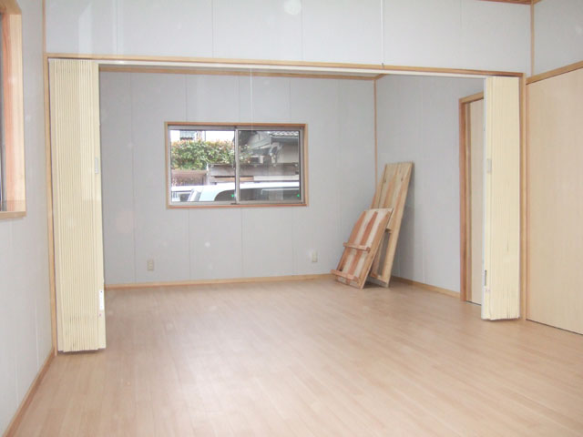 アコーディオンで二室に仕切りました