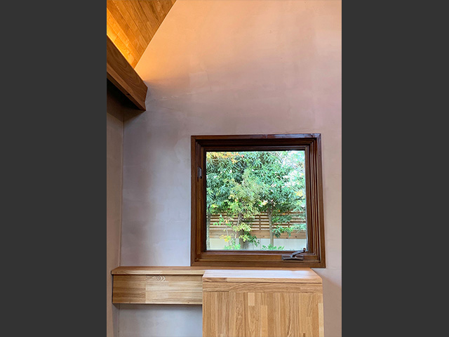 ピクチャーウィンドウ。庭の緑が美しい