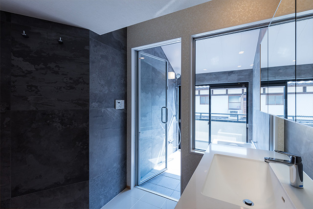 南の明るさが入るパウダールーム