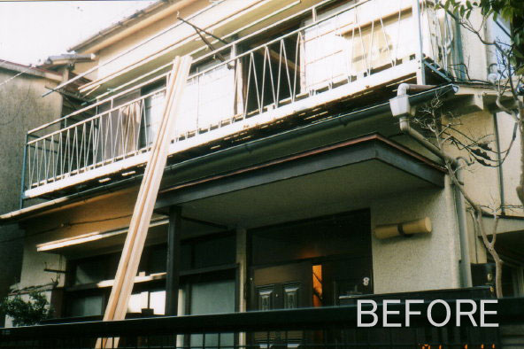 BEFORE（リフォーム外観： 築40年の建て売り住宅）