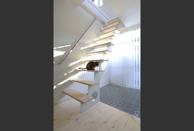 小屋裏（屋上）への階段