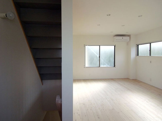 階段エリアとひと続きな2階居住空間