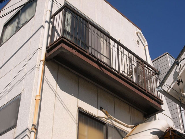 BEFORE  錆びて老朽したバルコニー他