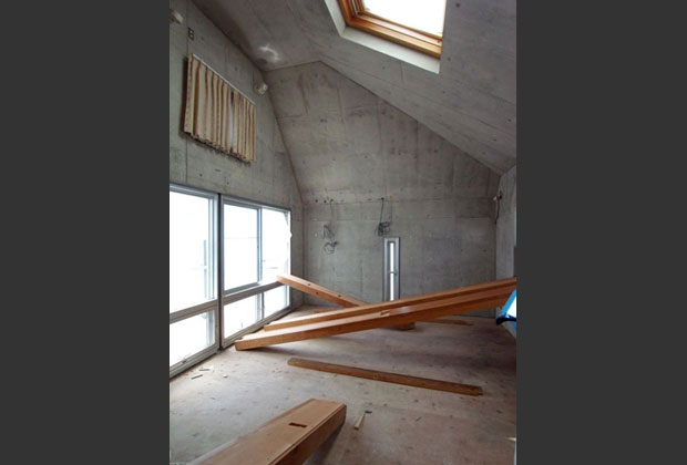 子供部屋解体後（写真の梁材が和室の座卓に再生された）