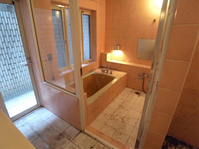 BEFORE  地階浴室