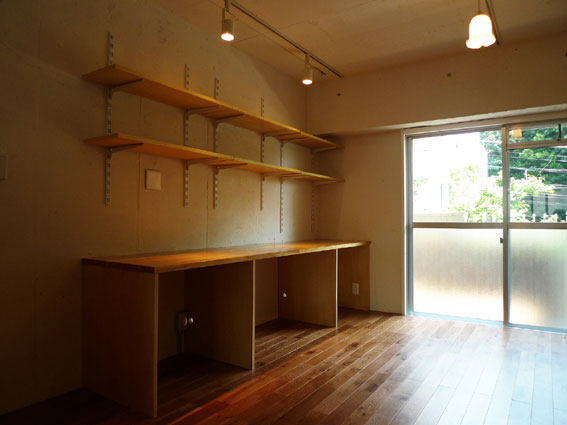 造作カウンターと棚