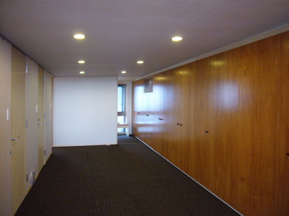 壁と一体になった収納