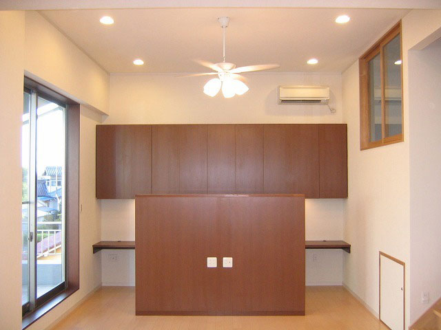 リビングの書斎の目隠しになる収納です