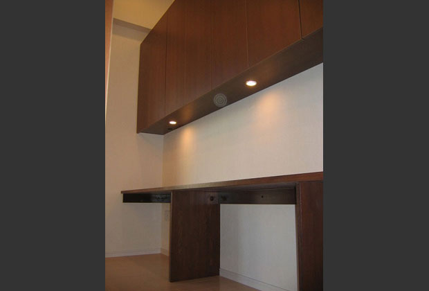 書斎のカウンターと収納